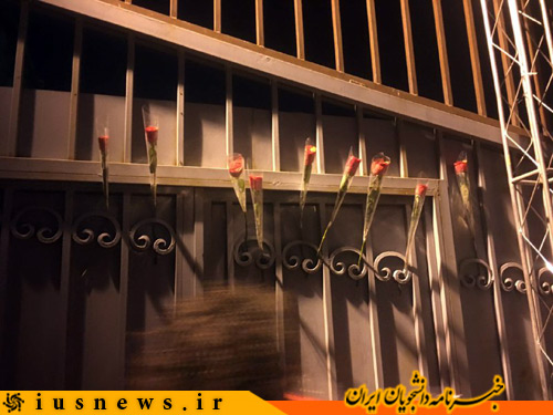اهدای گل دانشجویان به سربازان در سازمان نظام وظیفه تهران +تصاویر